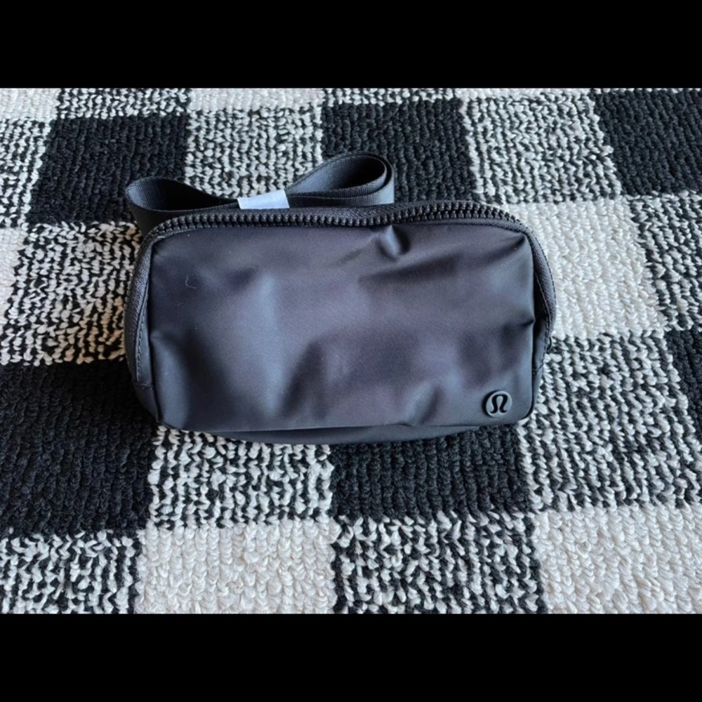 Lululemon everywhere belt bag brand new